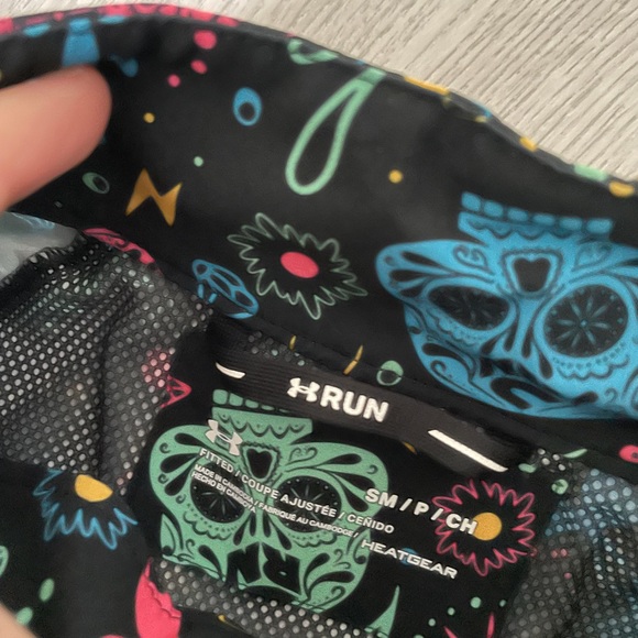 Day of the Dead limited edition Under Armour running shell - Picture 2 of 4